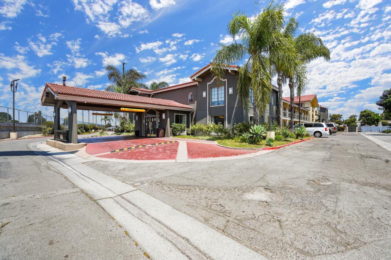 La Quinta Inn By Wyndham Costa Mesa Orange County Exterior photo