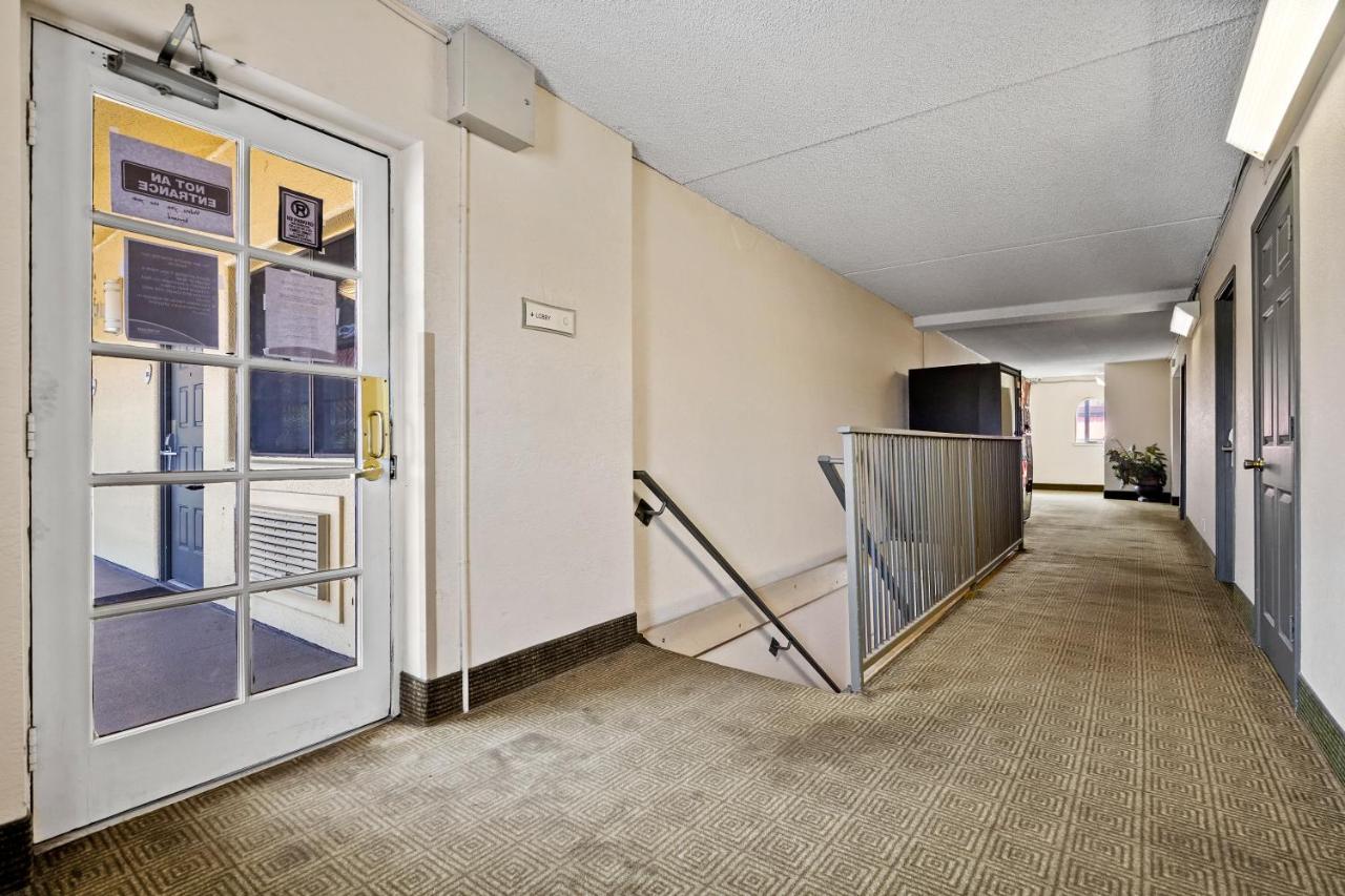La Quinta Inn By Wyndham Costa Mesa Orange County Exterior photo