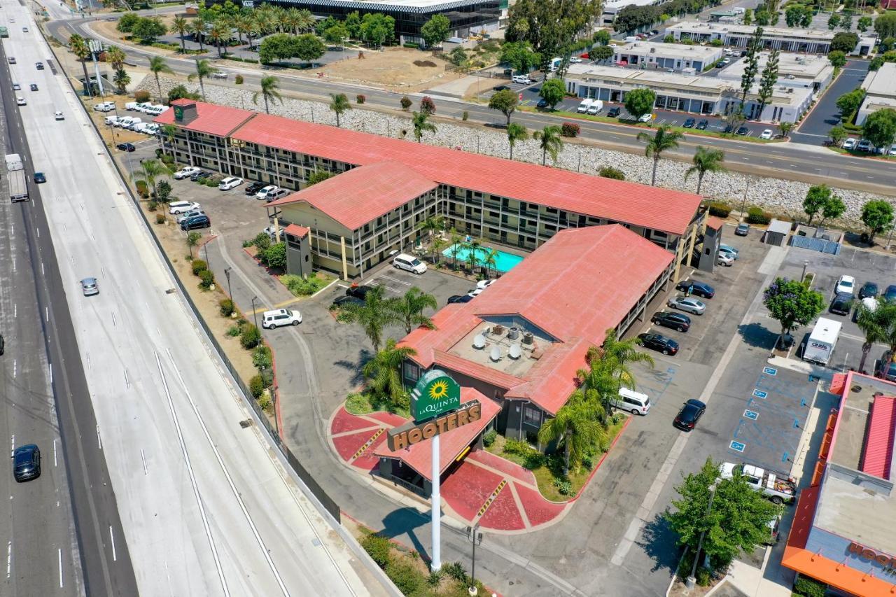 La Quinta Inn By Wyndham Costa Mesa Orange County Exterior photo