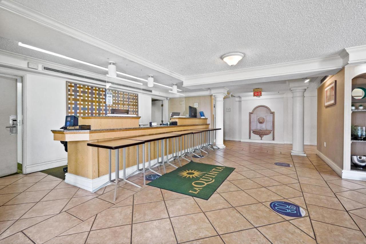 La Quinta Inn By Wyndham Costa Mesa Orange County Exterior photo