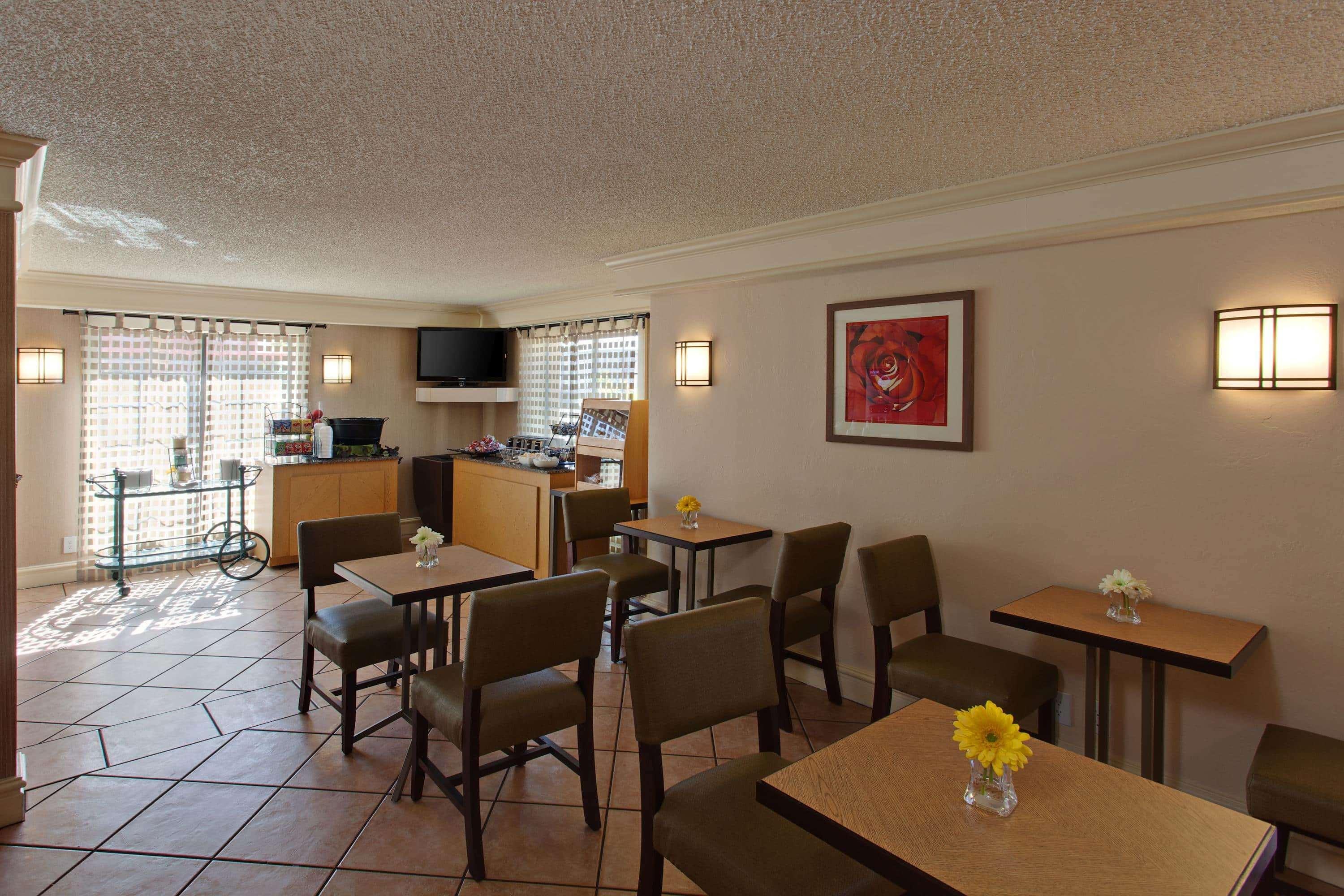 La Quinta Inn By Wyndham Costa Mesa Orange County Exterior photo