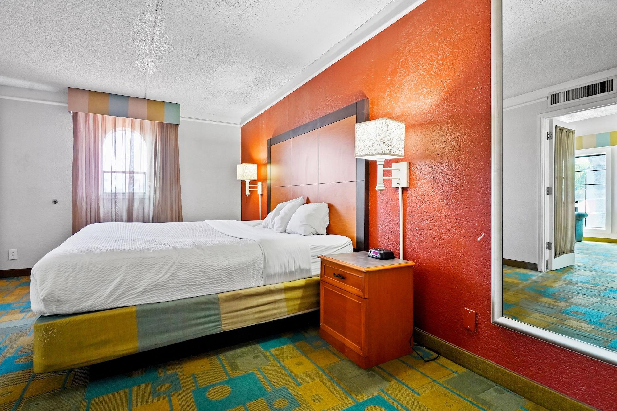 La Quinta Inn By Wyndham Costa Mesa Orange County Exterior photo